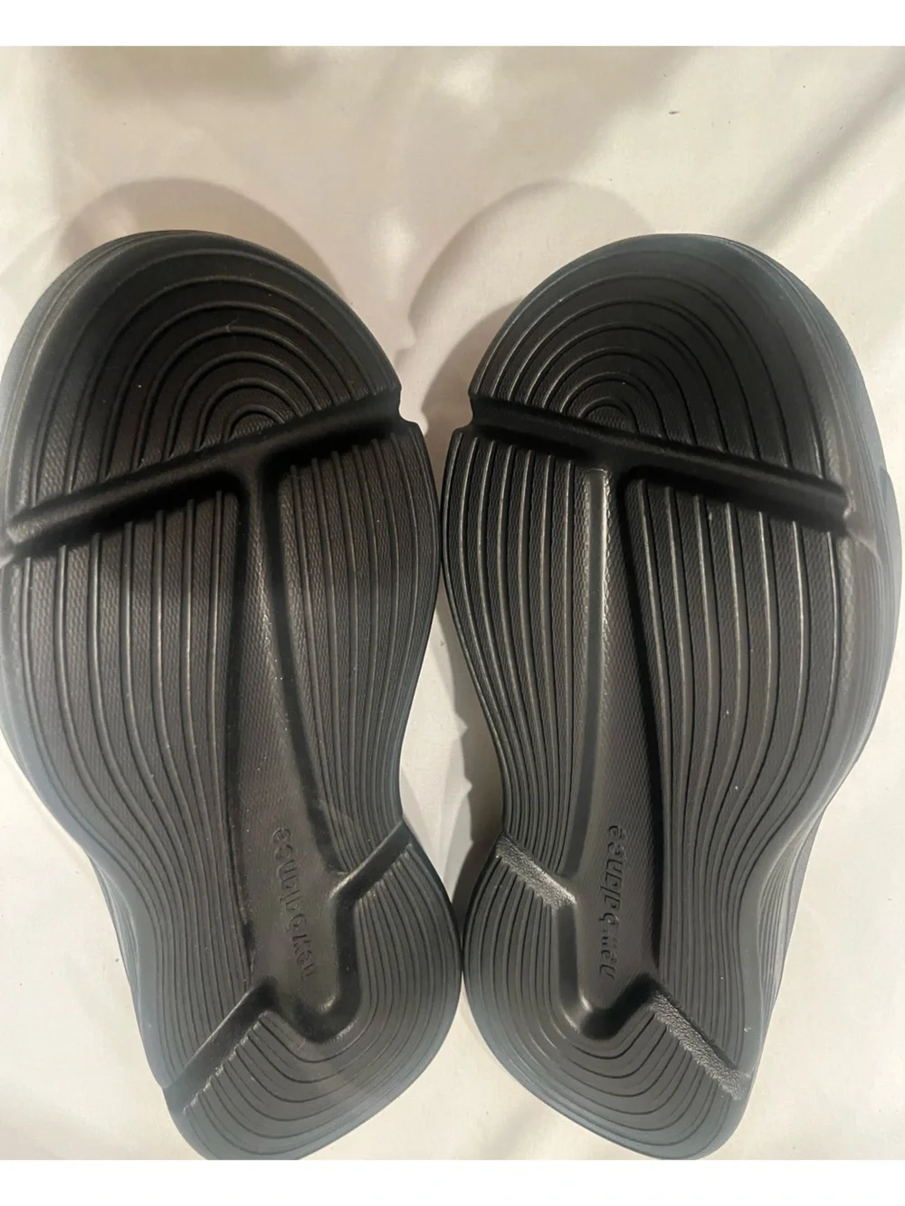 New Balance Fuel Cell Slides - BNWT 9M or 10.5w